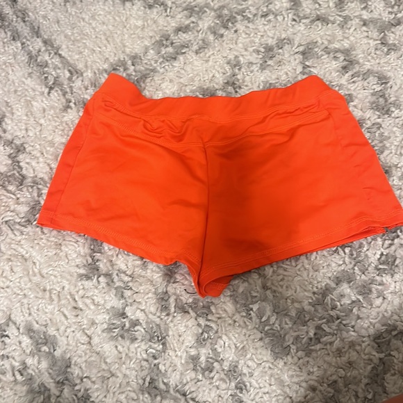Hooters girl orange shorts - Picture 2 of 3